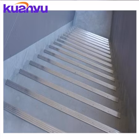 Противоскользящие накладки на лестницу Металлические накладки на лестницу